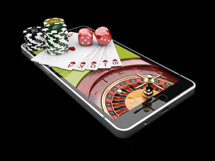 win777 apk Super Sic Bo live dealer studio showing three dice and betting interface